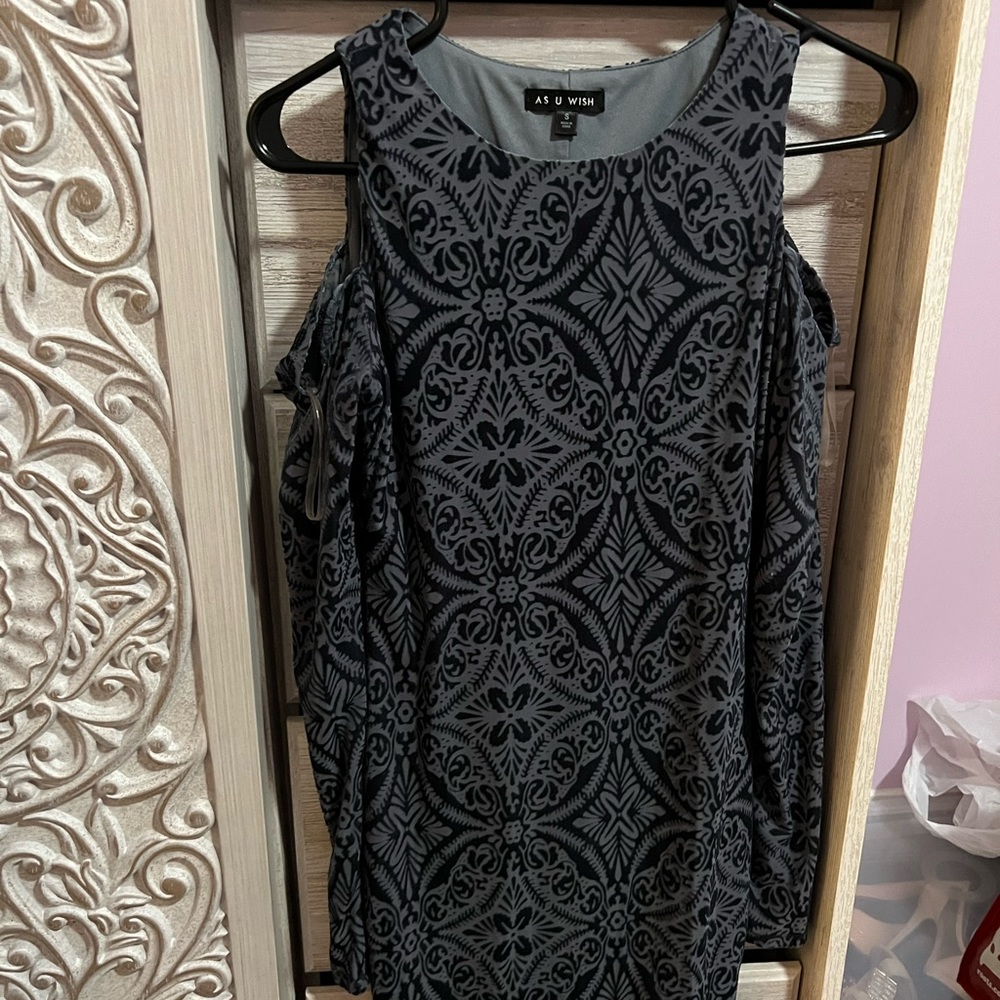 XS Long sleeved Dress - Picture 2 of 4